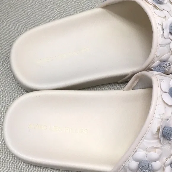 AVEC LES FILLES FLORAL SLIDES SANDAL-NEW IN BOX-VERY LIGHT CREAM COLOR - Picture 11 of 11